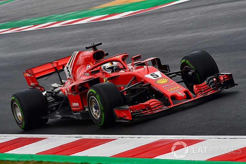 Vettel: Mercedes sezona favori olarak başlayacak