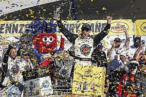 Harvick claims second straight win in dominant performance at Las Vegas