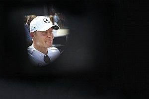 «У него не осталось шин». В Mercedes объяснили аварии Боттаса