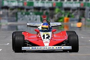 Photos - Jacques Villeneuve au volant de la Ferrari de Gilles