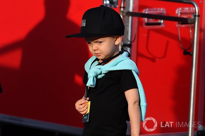 Raikkonen compartilha foto da festa de seu filho