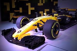 Replika Renault R.S. 17 dari Lego