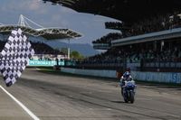 Alex M&aacute;rquez celebra el subcampeonato con un inapelable triunfo en Sepang