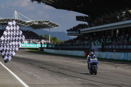 Alex M&aacute;rquez celebra el subcampeonato con un inapelable triunfo en Sepang