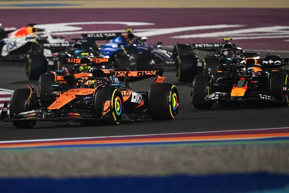 Oscar Piastri, McLaren, Max Verstappen, Red Bull Racing