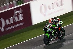 SBK, Losail: Rea da record trionfa in Superpole Race