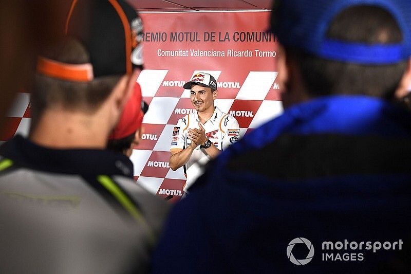Rivales y amigos de Lorenzo se deshacen en elogios tras su retirada