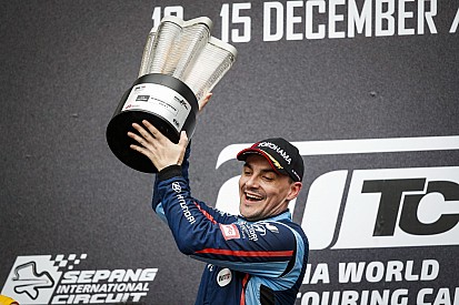 Михелис завоевал титул чемпиона WTCR в финальной гонке сезона