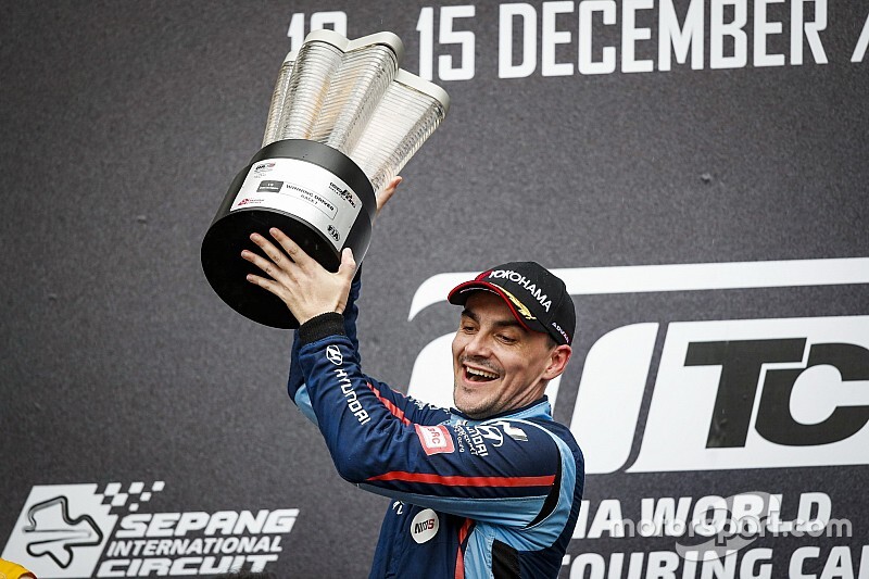 Михелис завоевал титул чемпиона WTCR в финальной гонке сезона