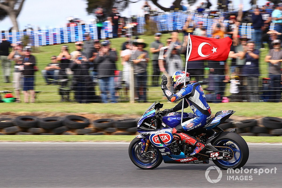 Sofuoğlu: "Toprak'a MotoGP'den teklif geldi"