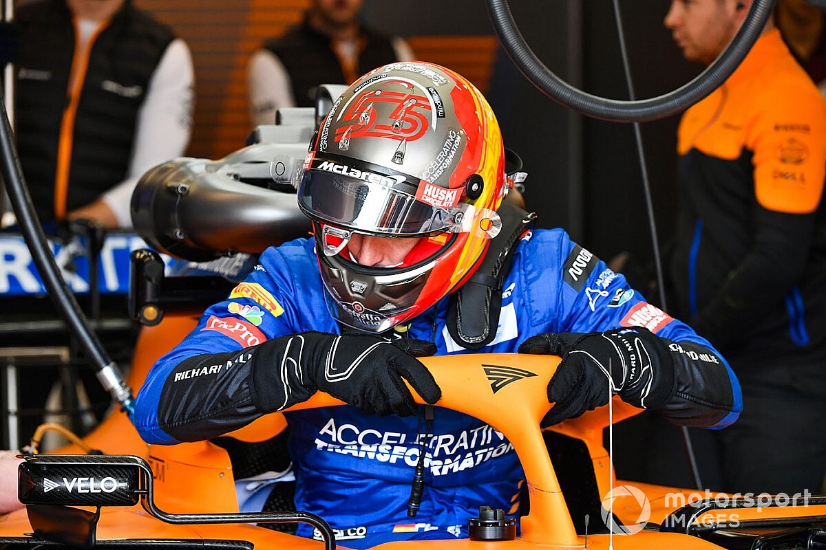 Carlos Sainz Jr torna al lavoro alla McLaren