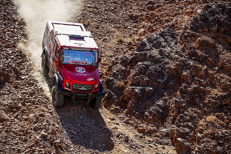 Dakar, Camion, Tappa 2: Viazovich sfida i Kamaz