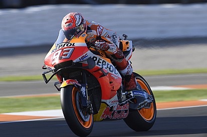 Marquez ondanks crash aan kop in warm-up GP van Valencia