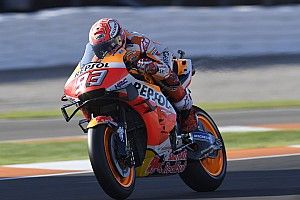 Marquez ondanks crash aan kop in warm-up GP van Valencia