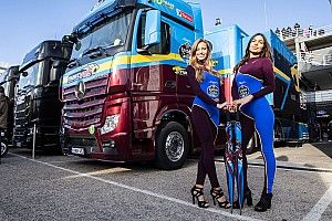 A MotoGP rajtrácslányai Valenciából
