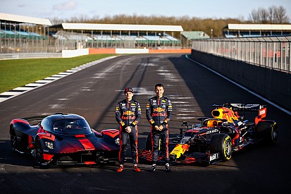 Verstappen i Albon jeździli Valkyrią