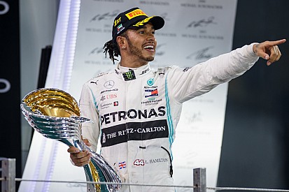 Wolff sees "25% chance" of Hamilton leaving Mercedes