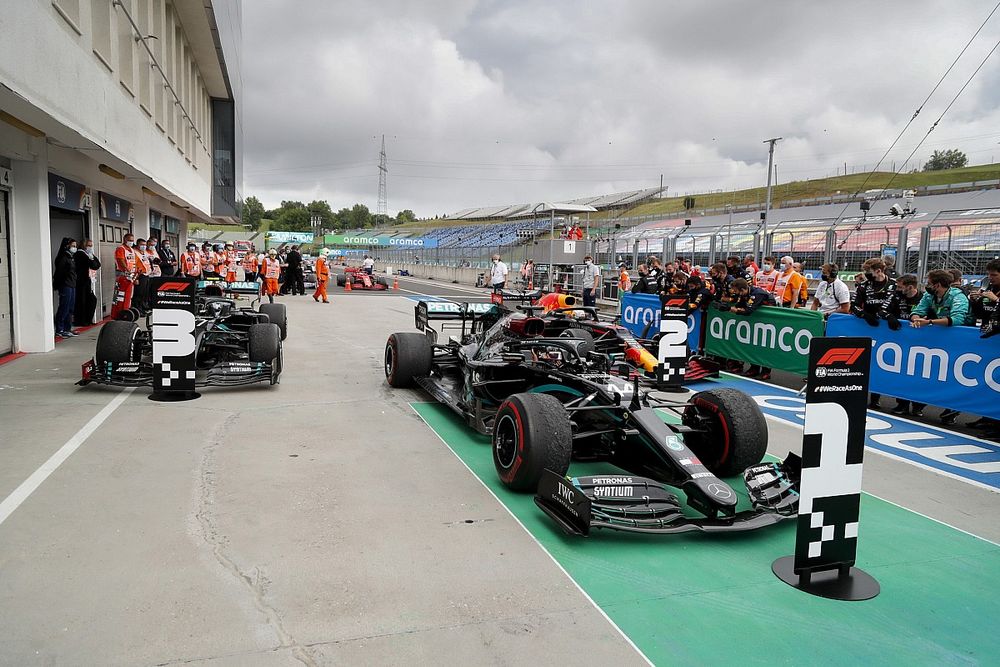 Valtteri Bottas, Mercedes F1 W11, Race Winner Lewis Hamilton, Mercedes-AMG Petronas F1 and Max Verstappen, Red Bull Racing RB16 in Parc Ferme 