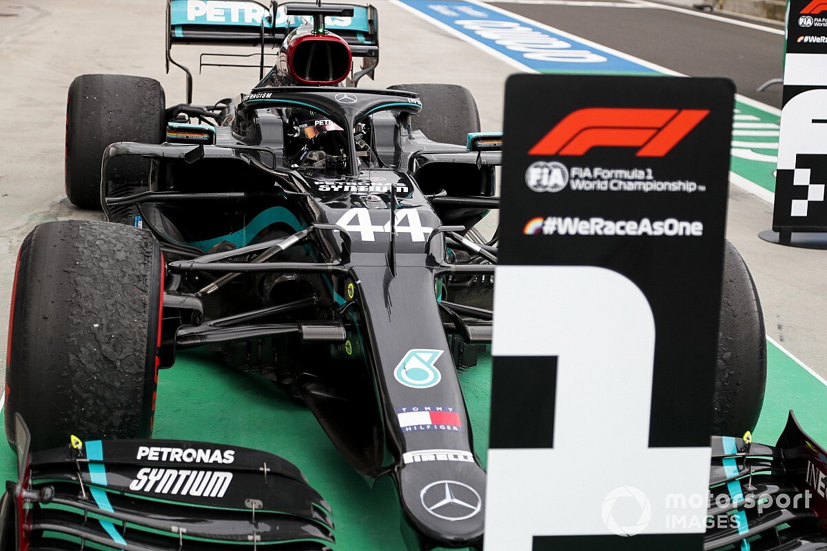 Hamilton: "Pirelli moet vanaf 2022 betere banden leveren aan F1"