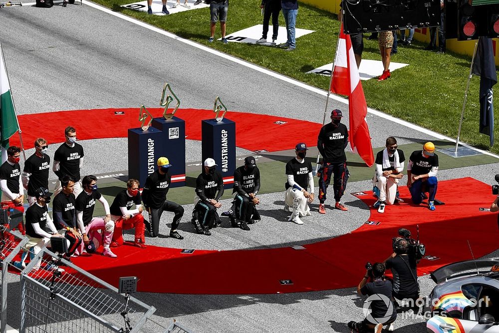 ¿Qué pilotos de F1 se arrodillaron antes de la carrera?
