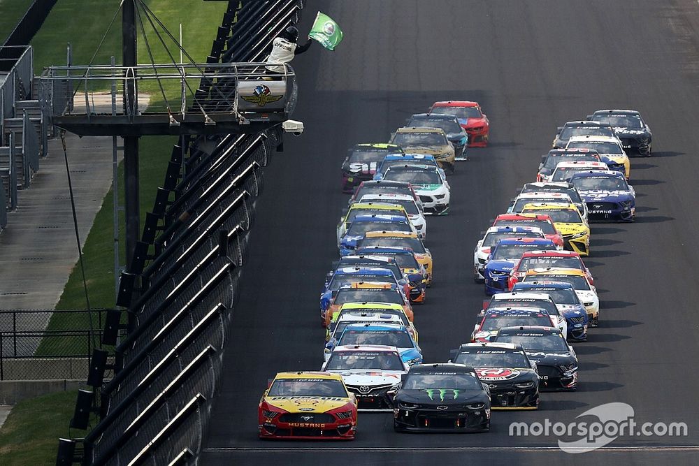 Joey Logano, Team Penske, Ford Mustang, Kurt Busch, Chip Ganassi Racing, Chevrolet Camaro