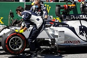 Pirelli обнародовала причины аварии Квята: был поврежден диск