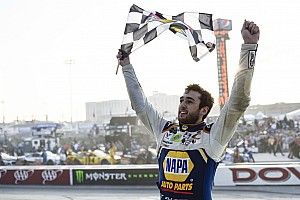 Elliott vence primeira em oval e passa de fase na NASCAR