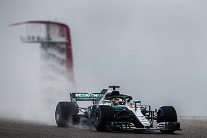 Hamilton snelste tijdens natte eerste training in Austin, Verstappen derde