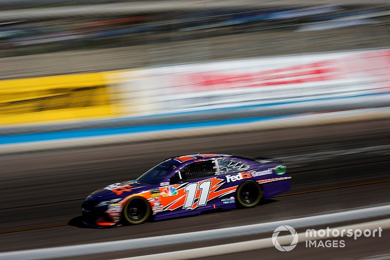 Denny Hamlin precede Kyle Busch e si prende la pole a Homestead