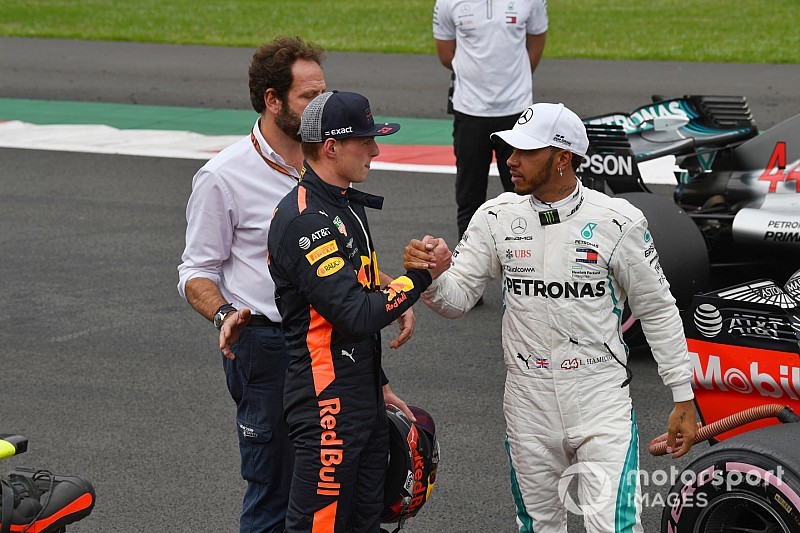 Hamilton: Verstappen ile mücadele etmek diğer pilotlardan farklı değil