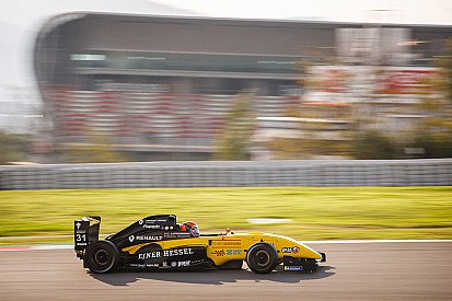 FR 2.0 Barcelona: Lundgaard wint race en rookie-titel