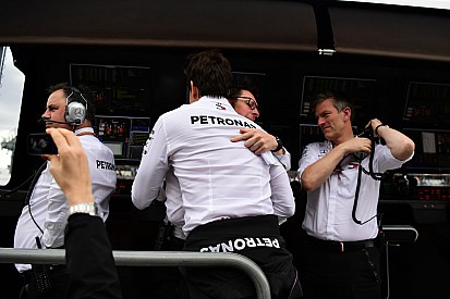 Hamiltonék eleinte túlmelegedtek, mert a Mercedes pole-ra készült