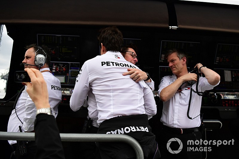 Hamiltonék eleinte túlmelegedtek, mert a Mercedes pole-ra készült