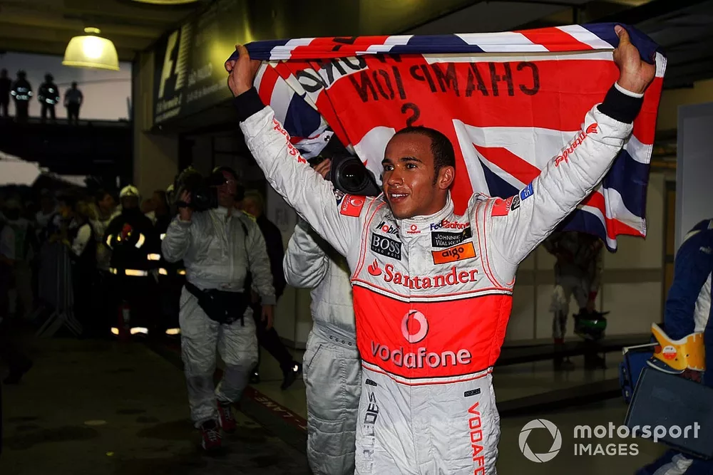 Lewis Hamilton, McLaren celebra su primer Mundial