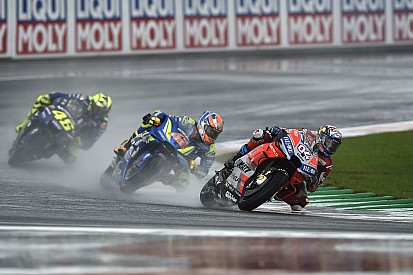 Extra set banden na herstart bracht Dovizioso zege in Valencia