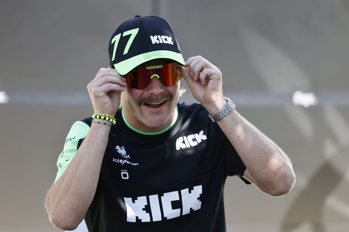 F1界の面白担当ボッタス、メルセデス時代は“おふざけPR活動”に応じる