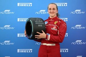 Maya Weug, pole de la F1 Academy en China; viernes perfecto de Ferrari