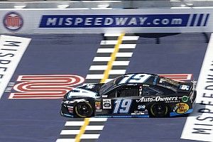 Truex takes Stage 1 win at Michigan after duel with Hamlin