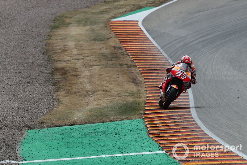 Márquez sigue por delante en Alemania; Rossi y Dovizioso, a la Q1
