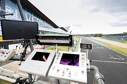 ÉLŐ F1-ES KÖZVETÍTÉS: első szabadedzés - Brit Nagydíj (LIVE)