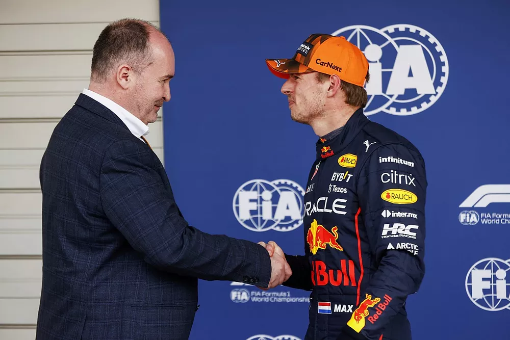 Max Verstappen, Red Bull Racing, receives the Pirelli Pole Position award from Robert Reid, FIA Deputy President for Sport
