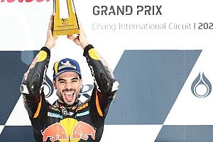 Photos - Oliveira surnage, Quartararo coule