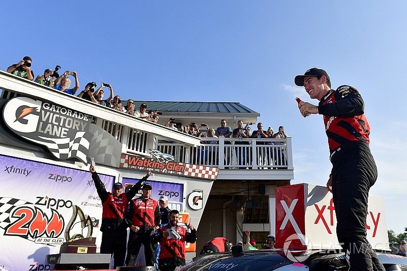 Race winner Joey Logano, Team Penske, Ford Mustang Snap On