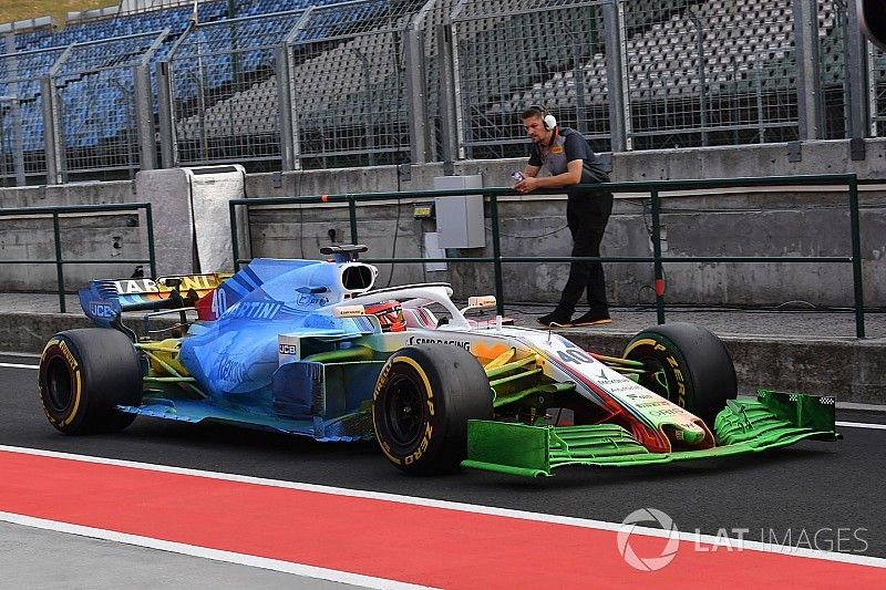 Машину Williams залили на тестах технической краской. Теперь команде советуют менять ливрею