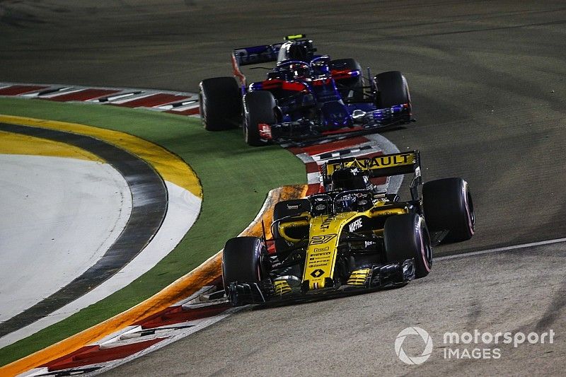 Nico Hulkenberg, Renault Sport F1 Team R.S. 18 and Pierre Gasly, Scuderia Toro Rosso STR13 