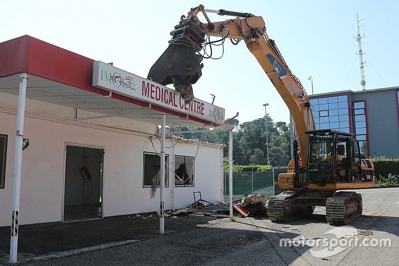 Imola: è iniziato lo smantellamento del Centro Medico dell'Enzo e Dino Ferrari