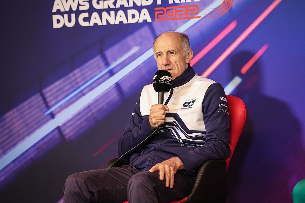 Az F1-es csapatfőnök szerint ennyivel gyorsabb Leclerc, mint Sainz