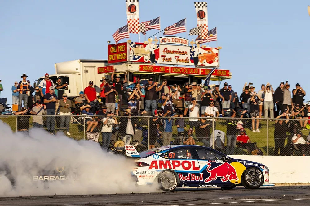 Race winner Shane van Gisbergen, Triple Eight Race Engineering
