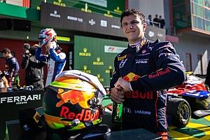 F3 Gran Bretaña: Hadjar le roba la victoria al sprint a Martins