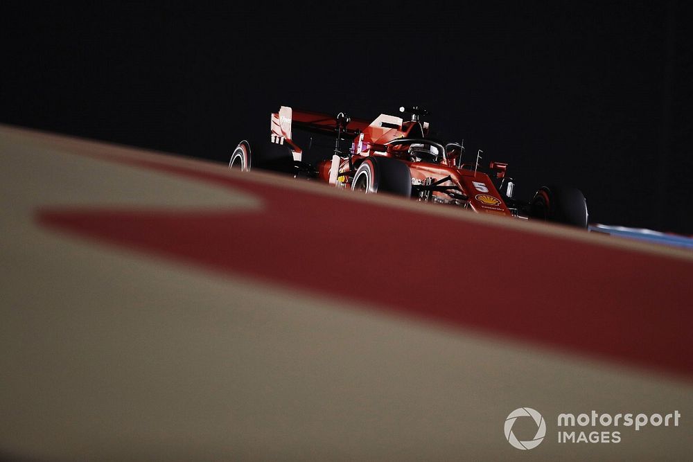 F1: Hamilton bastona, Ferrari bastonata